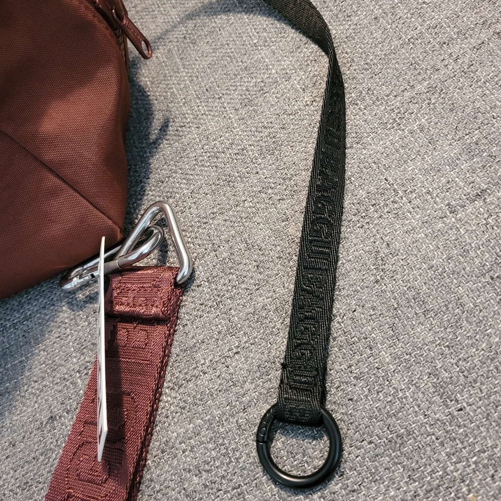 BAGGU Medium Bowler Bag and Logo Keychain in Mahogany - Picture 12 of 12